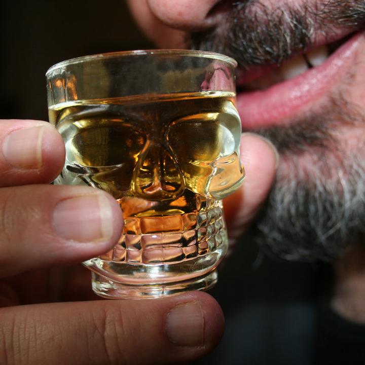 Immagine prodotto Kikkerland Skull Shot (5.88 dl, 4 x, Bicchiere di vetro)