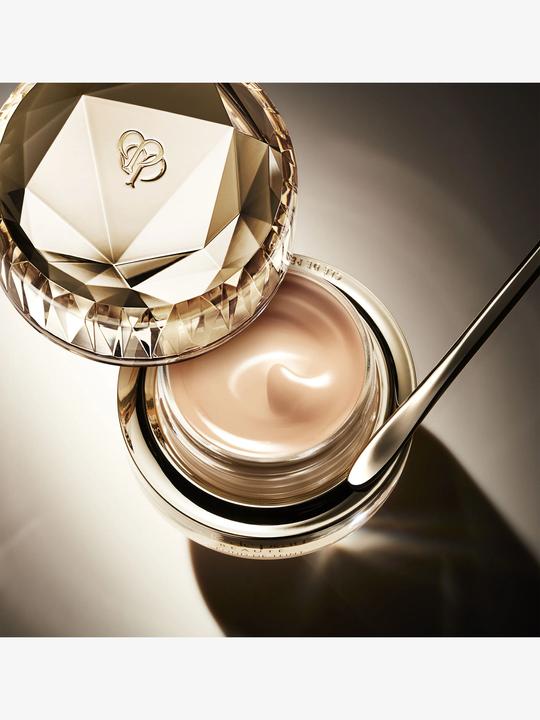 Actual product image Clé De Peau The Foundation B30 (B30 - Medium Beige)