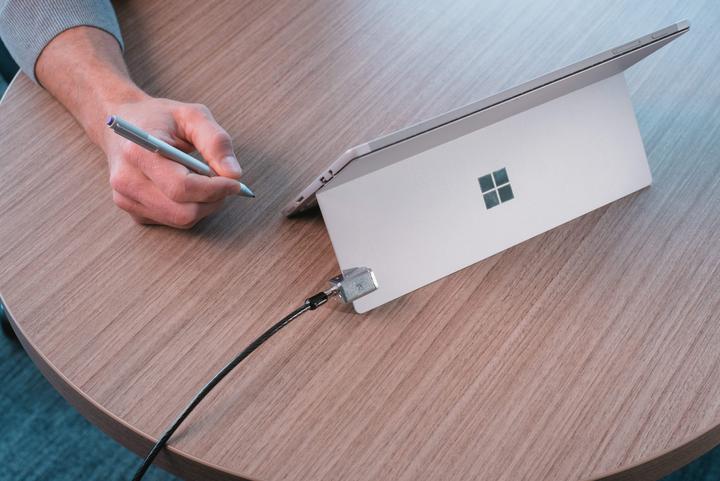 Produktbild Kensington Kabelschloss für Surface Pro & Go portabel