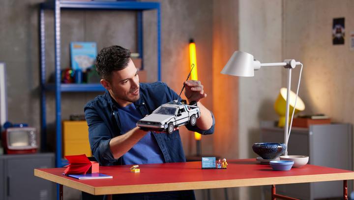 Actual product image LEGO Time machine from Back to the Future (10300, LEGO Icons, LEGO Rare Sets)