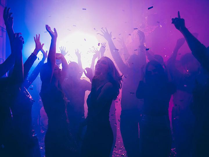 Produktbild Smartbox Club-Wochenende in Berlin mit Fast-Lane-Zugang für 2 Personen (2 Pers.)