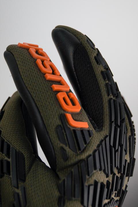 Actual product image Reusch Attract Freegel Silver (10)