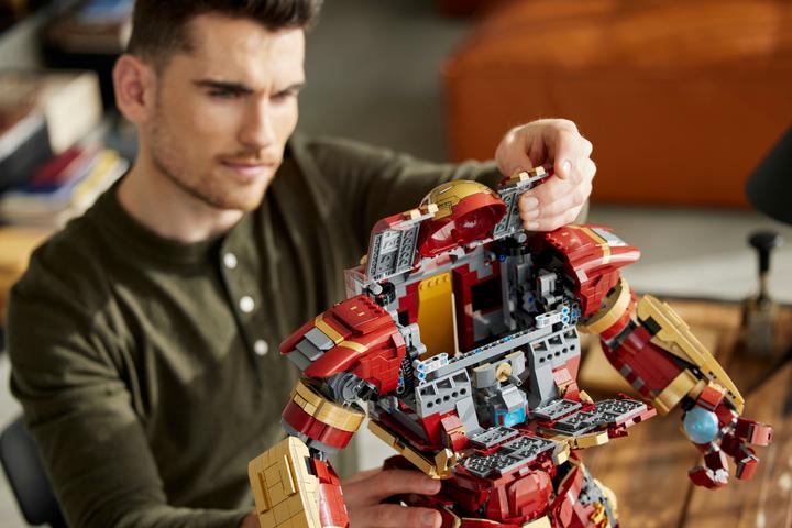 Actual product image LEGO Hulkbuster (76210, LEGO Marvel, LEGO Rare Sets)
