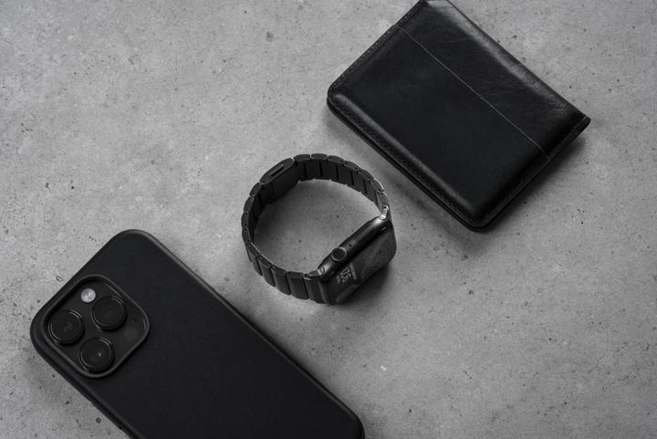 Produktbild Nomad Armband Aluminium Apple Watch Gray (21.5 mm, Aluminium, Edelstahl 316, grade N52 magnet)
