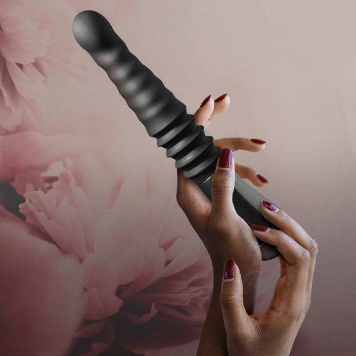 Image du produit Blush Temptasia Lazarus Thrusting Dildo Schwarz
