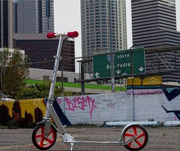 Actual product image Razor A5 Lux Scooter - RD/SL 23L Intl (MC3)