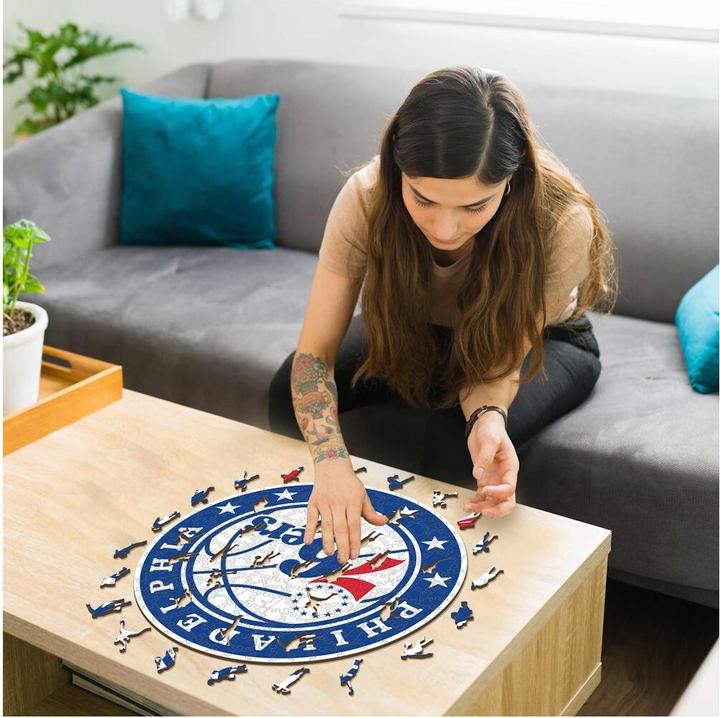 Produktbild Iconic NBA - Philadelphia 76ers - Logo - Holz Puzzle Grösse M (270 Teile) (270 Teile)