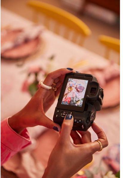 Actual product image Canon EOS R50 (24.20 Mpx, APS-C / DX)