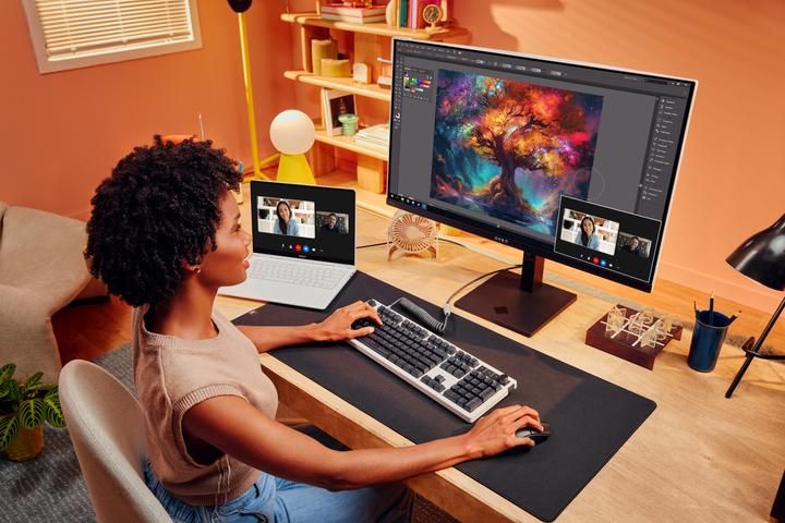 Productafbeelding HP OMEN Transcend 31,5 inch UHD 240Hz OLED Gaming Monitor - OMEN Transcend 32 (3840 x 2160 Pixels, 31.50")
