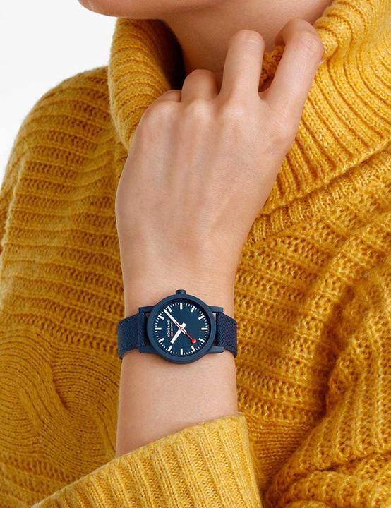 Actual product image Mondaine essence 32 mm (Analogue wristwatch, 32 mm)