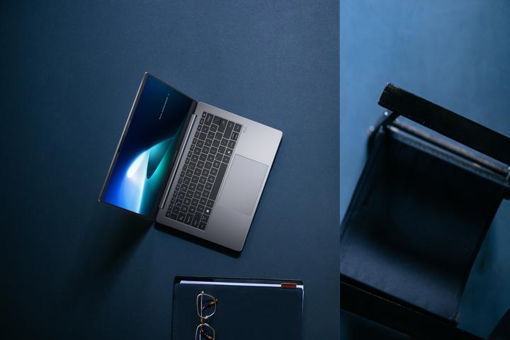 Actual product image ASUS ExpertBook P5 14" U5-226V 16 512 P5405CSA-NZ0910X W11P (14", Intel Core Ultra 5 226V, 2.15 GB, 1000 GB, DE)