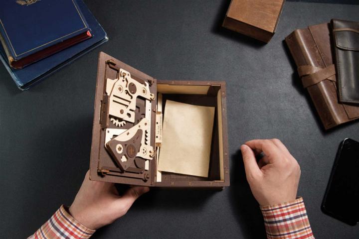 Produktbild Ugears Buch der Geheimnisse (263 Teile)