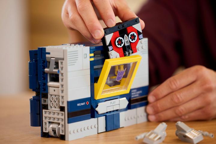 Actual product image LEGO 10358 Confidential (10358, LEGO Icons)