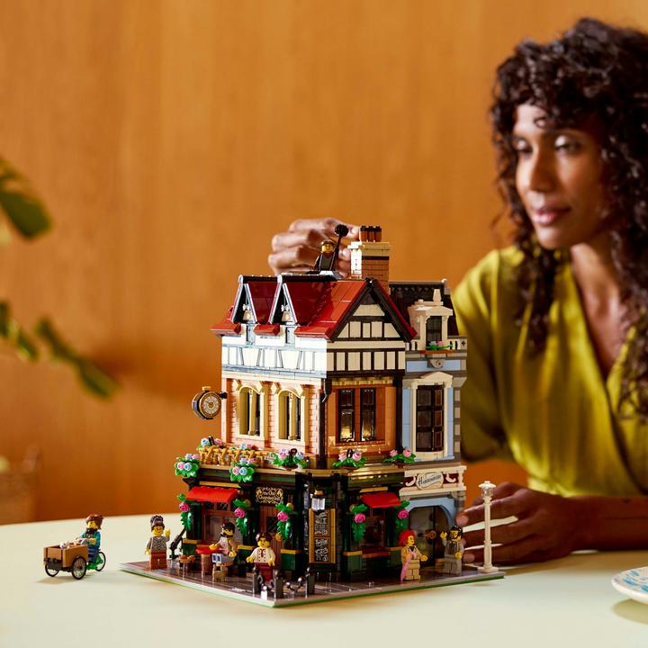 Produktbild LEGO Eckhaus im Tudorstil (10350, LEGO Icons, LEGO Seltene Sets)