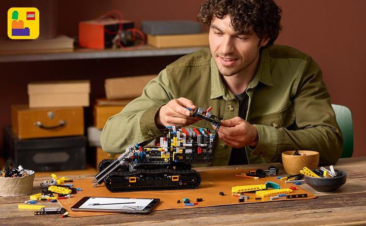 Actual product image LEGO Volvo EC500 Hybrid excavator (42215, LEGO Technic)