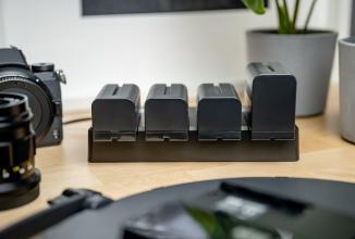 Produktbild Newell DF-4CH 4-fach Ladegerät für NP-F Sony Akkus (Kamera Akku Ladegerät)
