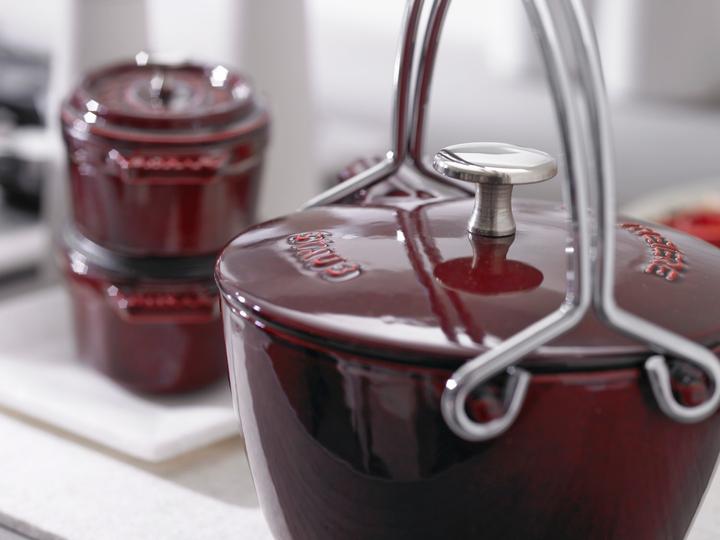 Actual product image Staub Teapot Vitamin Grenadine round 1.15 lt, 16.5 cm (1.15 l)