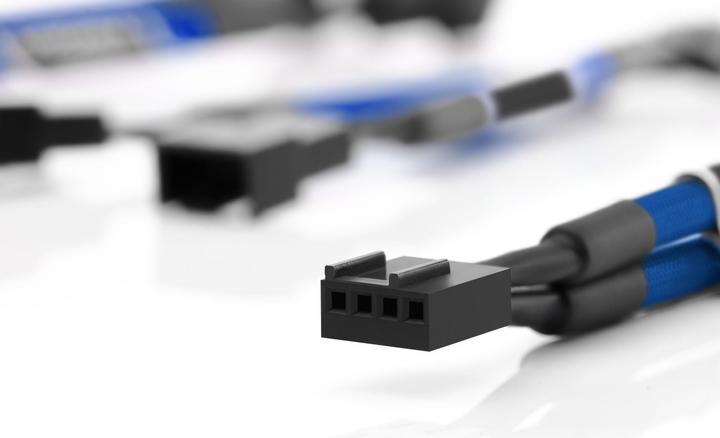 Actual product image Noctua NA-SYC1 chromax.blue Y-splitter cable set for fans