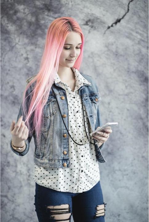 Produktbild Hama Cross-Body-Cover mit Umhängekordel für Samsung Galaxy S20 (5G), Transparent (Samsung Galaxy S20 5G)
