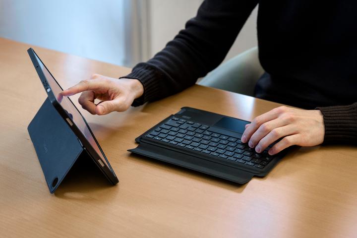 Produktbild Samsung Tucano Book Cover Keyboard (DE, Galaxy Tab A9+)
