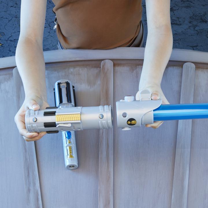 Produktbild Hasbro Lightsaber Forge Luke Skywalker