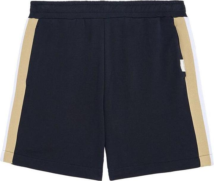 Lyle and Scott Contrast