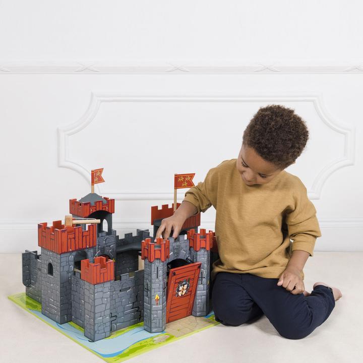 Actual product image Le Toy Van Lionheart Castle