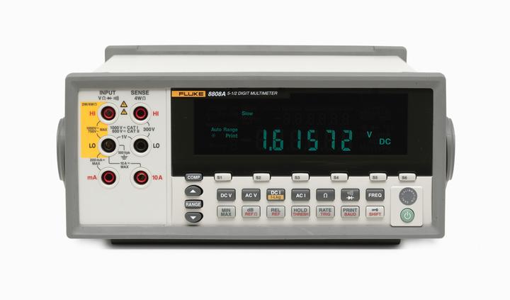Actual product image Fluke Calibration 8808A 240V Bench multimeter digital CAT I 1000 V, CAT II 600V Display (counts): 2 (CAT I 1000V, CAT II 600V)