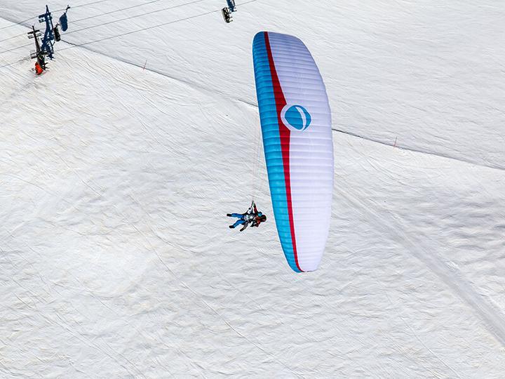 Produktbild Smartbox 25 Min. Tandem-Gleitschirmflug in den Schweizer Alpen (1 Pers.)
