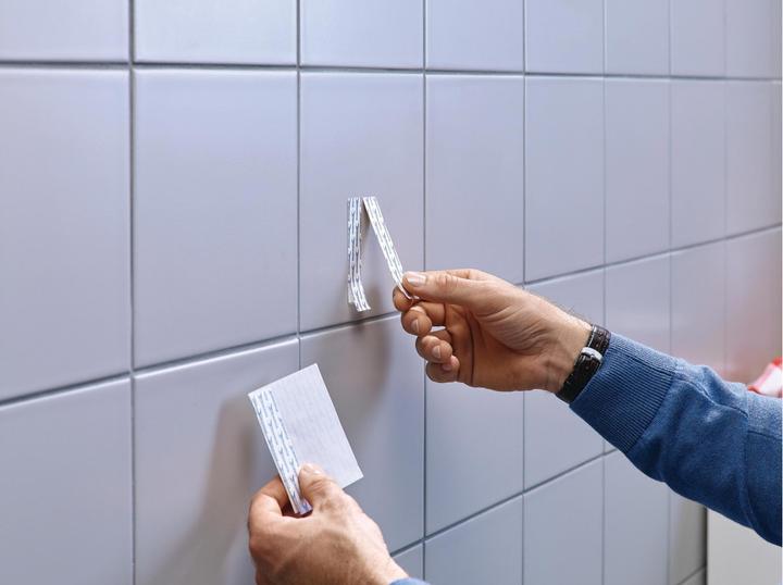 Produktbild tesa Klebenagel für Fliesen & Metall, höhenverstellbar