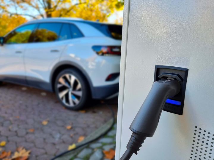 Actual product image Deltaco Type 2 EV charging cable for e-cars and hybrid vehicles, electric car charger Mennekes cable, Ko (Type 2, 11 kW, 16 A, 7 m)