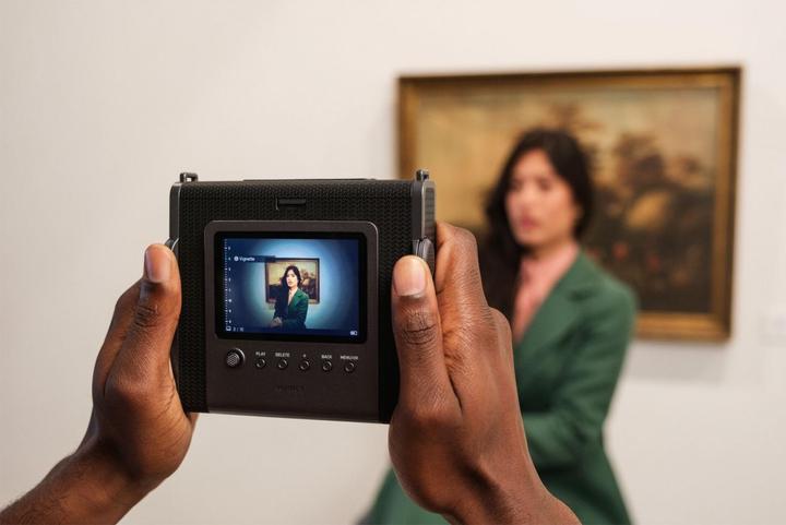 Actual product image Fujifilm Instax Wide Evo Black