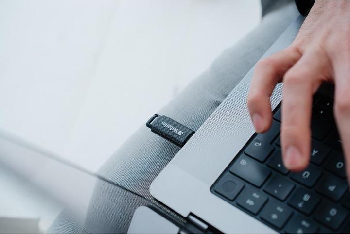 Produktbild Verbatim Retractable 128GB USB 3.2 Gen 1 USB-C (128 GB, USB-C)