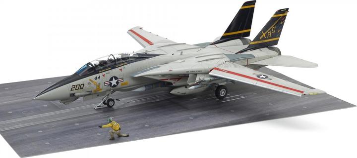 Actual product image Tamiya 1/48 F-14A Tomcat (late) Carrier Launch Set