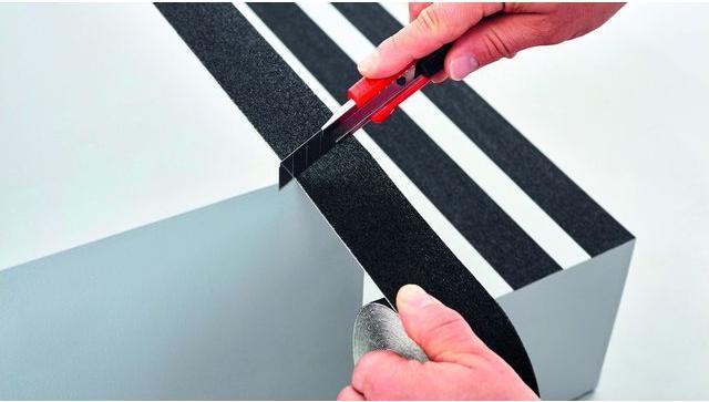 Image du produit tesa Anti-Rutsch Klebeband extra stark,18x50mm, schwarz (50 mm)