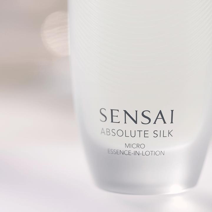 Actual product image Sensai Kanebo Silk Absolue Silk Micro Ess in Lotion (125 ml)