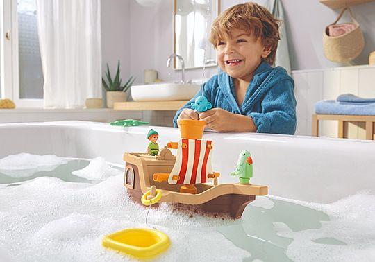 Actual product image Playmobil 71769 JUNIOR & Disney: Peter Pan's pirate ship with water splashing fun (71769, Playmobil Junior)