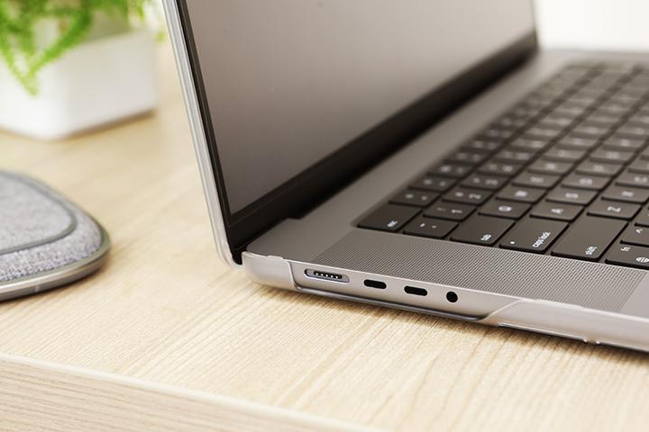 Image du produit Moshi Étui rigide iGlaze - Obudowa MacBook Air 13.6" M2 (2022) (Noir Furtif)" (13.60", Apple)