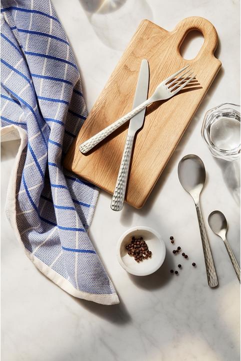 Image du produit Broste Copenhagen Cutlery set Hune, 16 pc - Acier inoxydable - Brushed satin martelé (1 pièce(s), Set de couverts)
