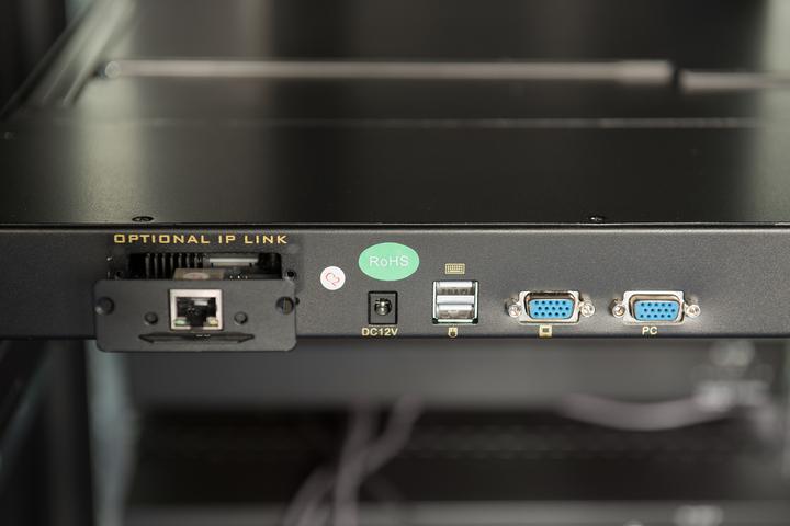Produktbild Digitus Modulare Konsole mit 17" TFT (43,2cm), 8-Port KVM & Touchpad, deutsche Tastatur
