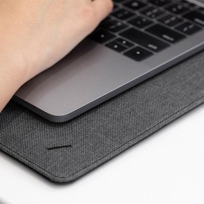 Actual product image Native Union Stow Slim Sleeve 14 (14", Apple)