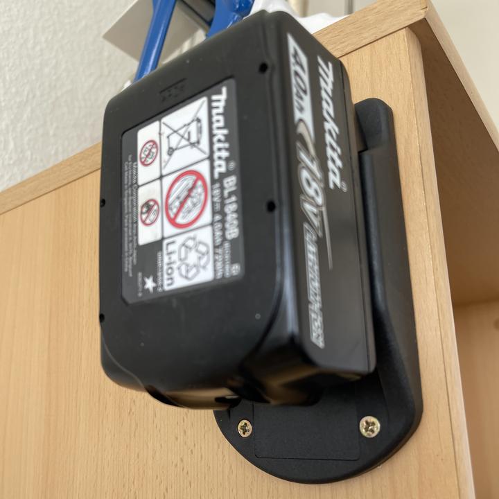Produktbild AP Profi Wandhalterung, der Akkuhalter nur für Makita 14,4V und 18V Li-ion Akku (14.4 V)