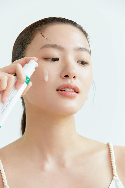 Actual product image Axis-Y Dark Spot Correcting Glow Serum (50 ml)