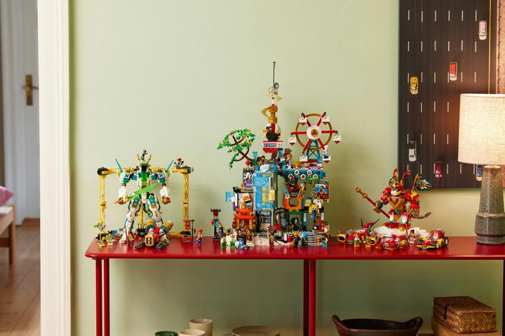 Actual product image LEGO 80054 5th anniversary of Megapolis City (80054, LEGO Monkie Kid)
