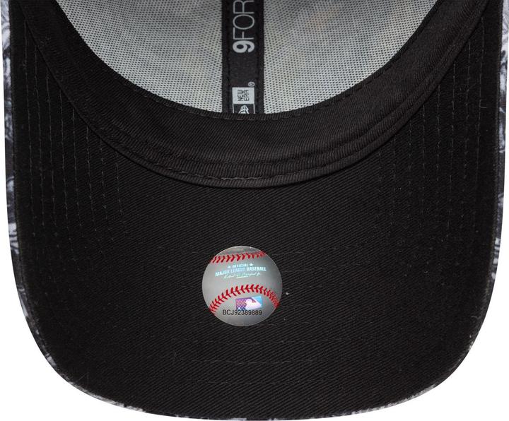 Actual product image New Era 9Forty Strapback Cap - Floral New York Yankees