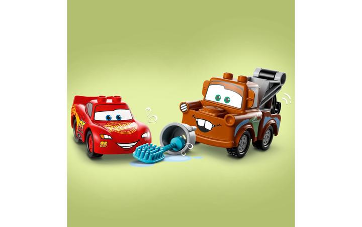 Produktbild LEGO Lightning McQueen und Mater in der Waschanlage (10996)