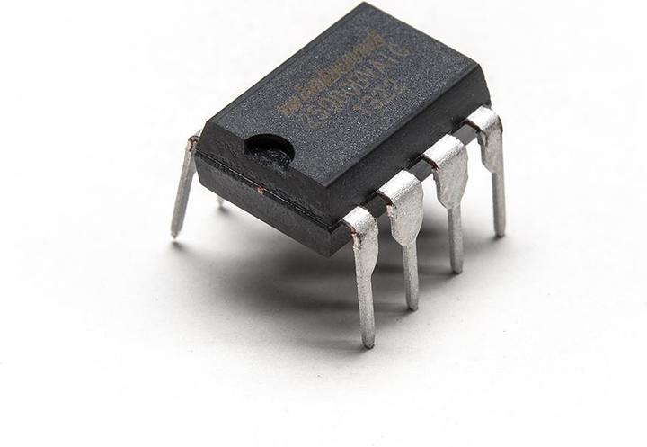 Actual product image Winbond W25Q80BV 1 MByte SPI Flash