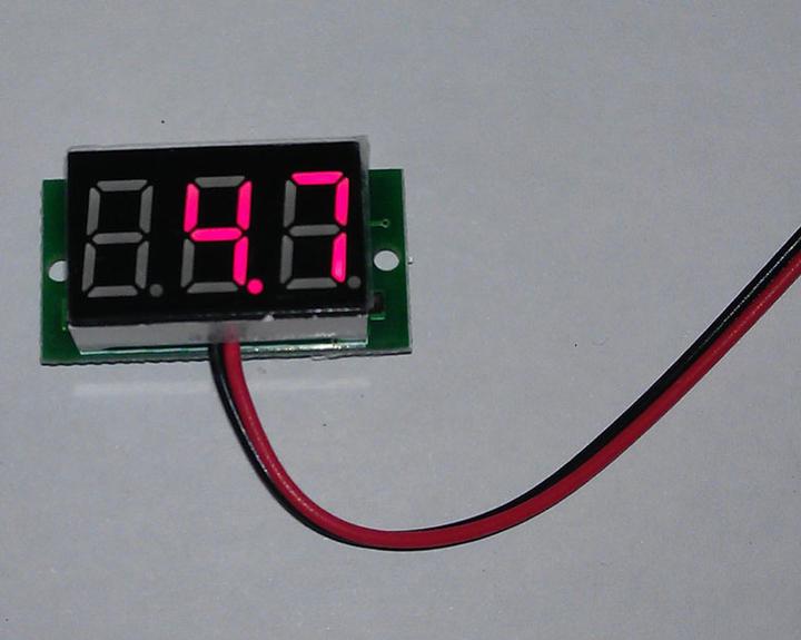 Produktbild Play-Zone Mini Volt Meter Rot