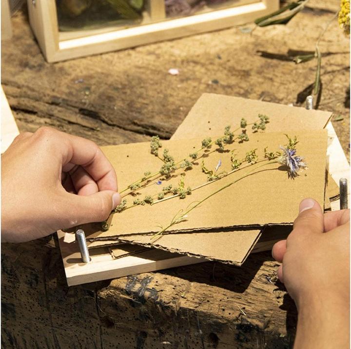 Produktbild Esschert Design Blumen-und Kräuterpresse mit Schrauben