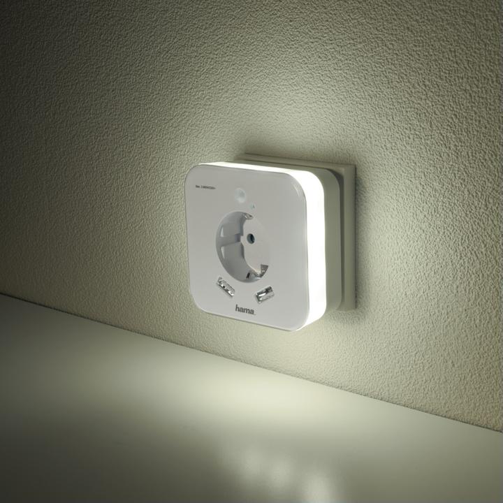 Produktbild Hama LED-Nachtlicht mit Steckdose, 2 USB-Ausgänge, Bewegungsmelder, Lichtsensor
